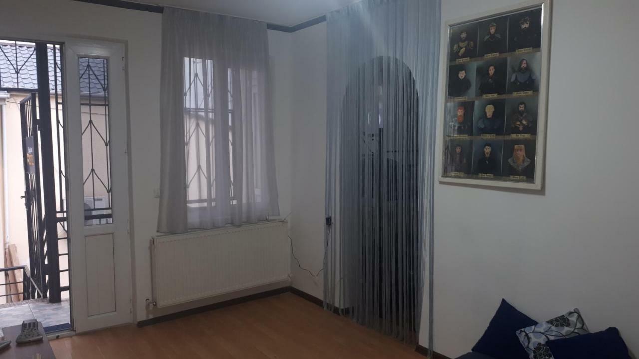 Enjoy The Hostel Batumi Ngoại thất bức ảnh